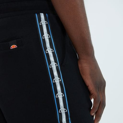 Ellesse short set for man סט מכנס וחולצה מהמותג אלס לגבר בצבע שחור